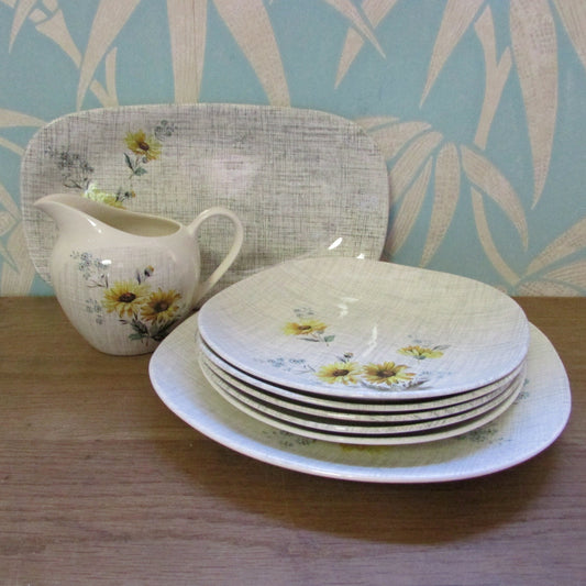 1962 J&G Meakin Sol 'Summertime' assorted plates and milk jug