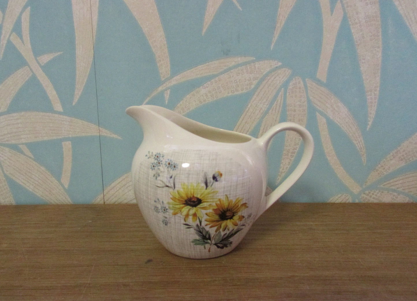 1962 J&G Meakin Sol 'Summertime' assorted plates and milk jug