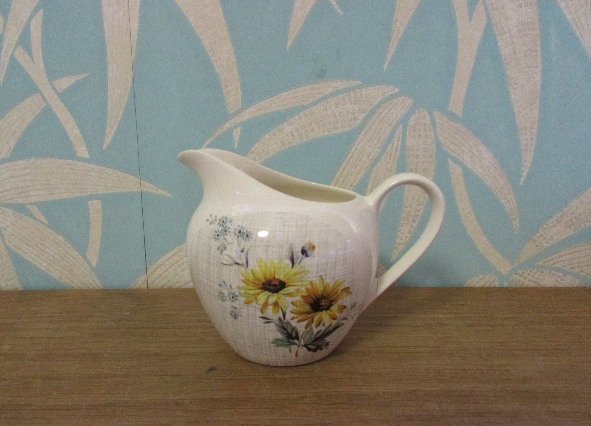 1962 J&G Meakin Sol 'Summertime' assorted plates and milk jug