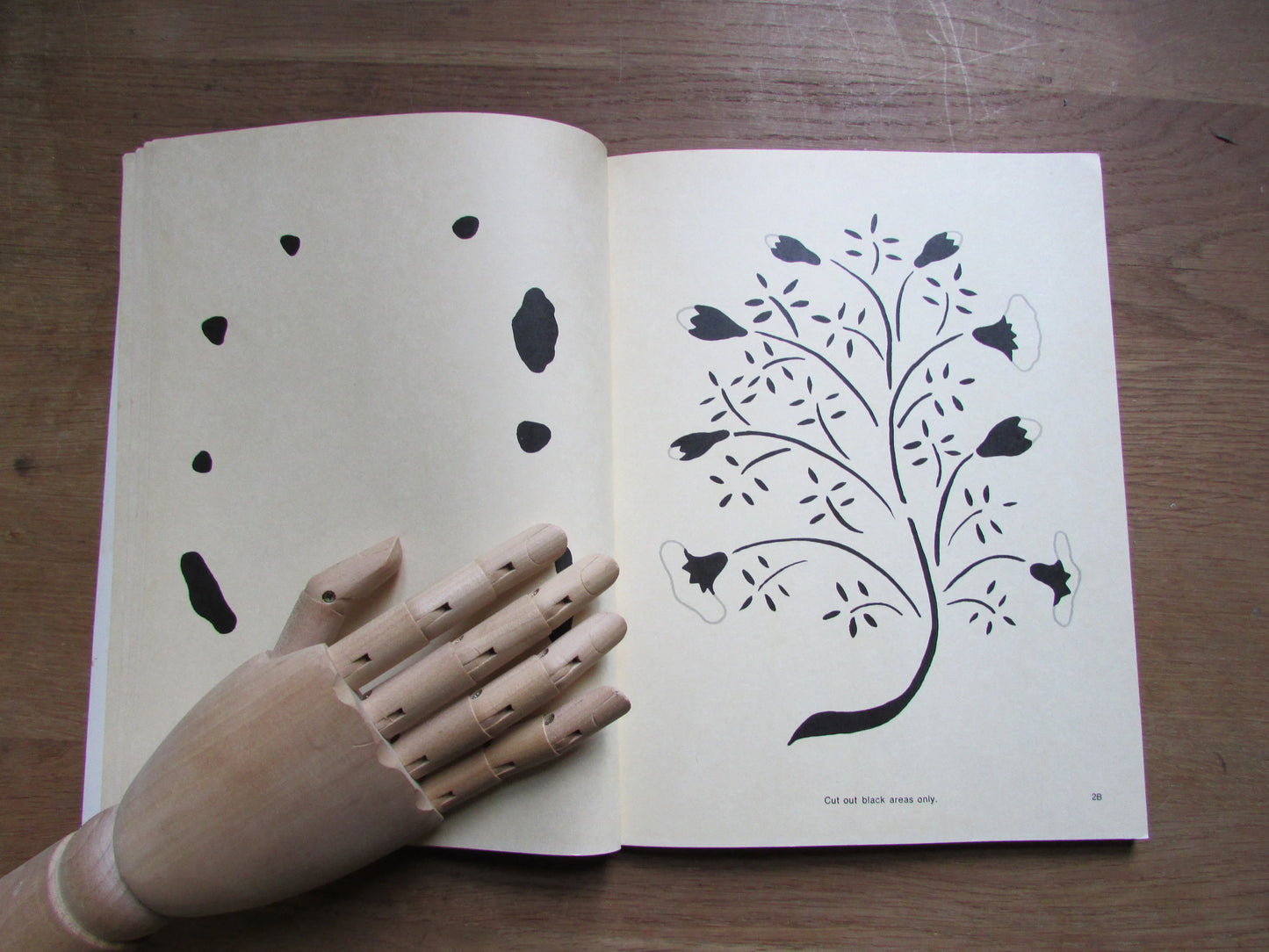 Early American Cut & Use Stencils, by JoAnne C. Day (Softback, 1975)