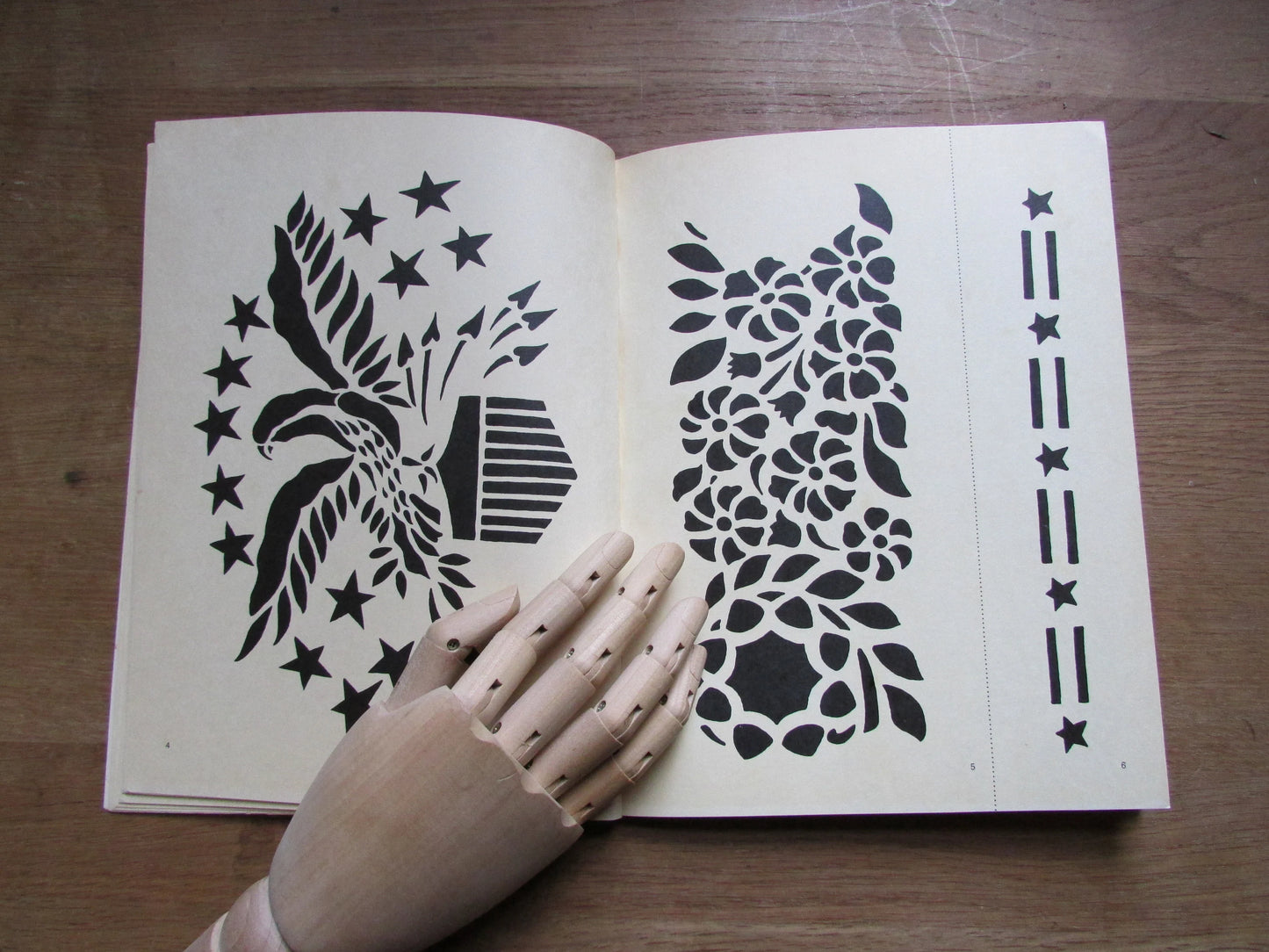 Early American Cut & Use Stencils, by JoAnne C. Day (Softback, 1975)
