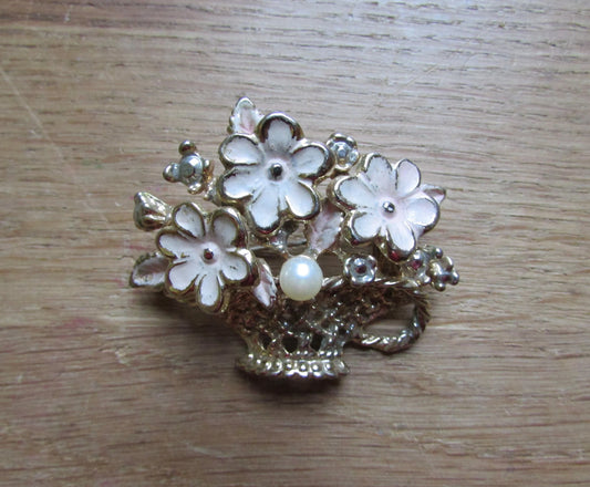 1950s kitsch gold-tone flower basket brooch with cold painted enamel flowers & faux pearl detail