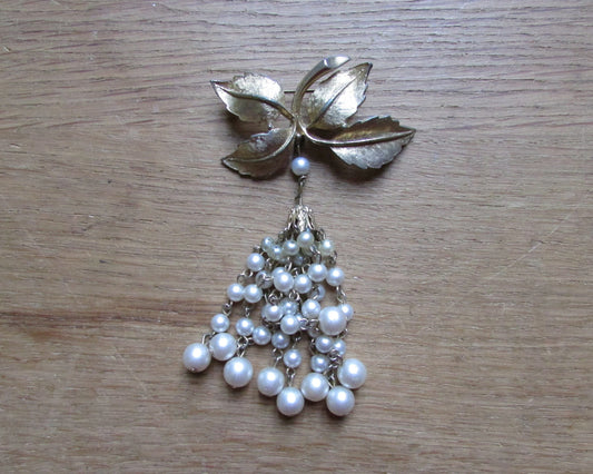 1950s gold-tone leaf brooch with simulated pearl drop