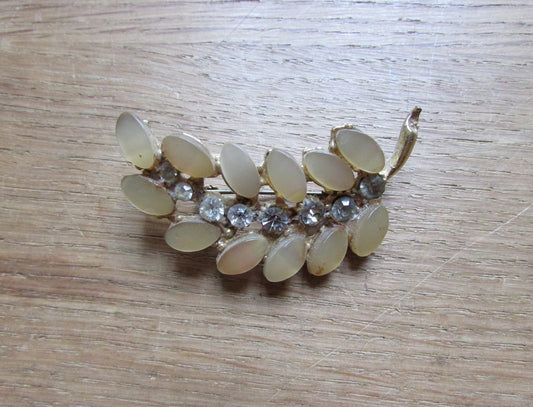 1950s gold-tone segregated leaf brooch with peach lucite leaves & diamanté spine detail