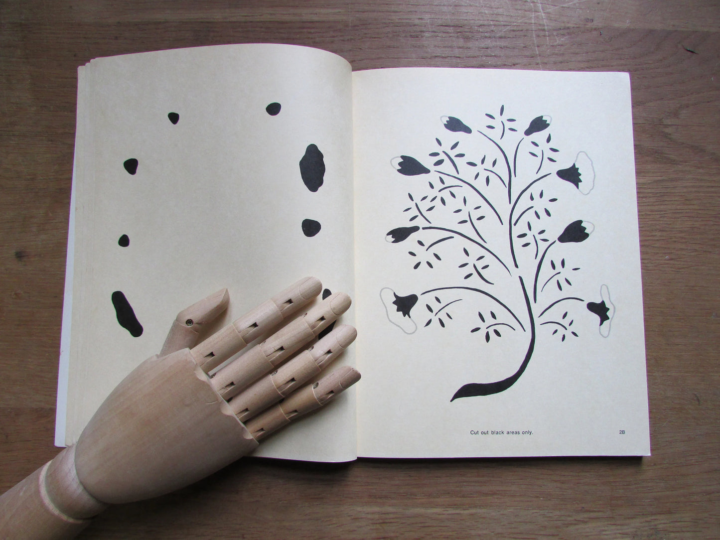 Early American Cut & Use Stencils, by JoAnne C. Day (Softback, 1975)