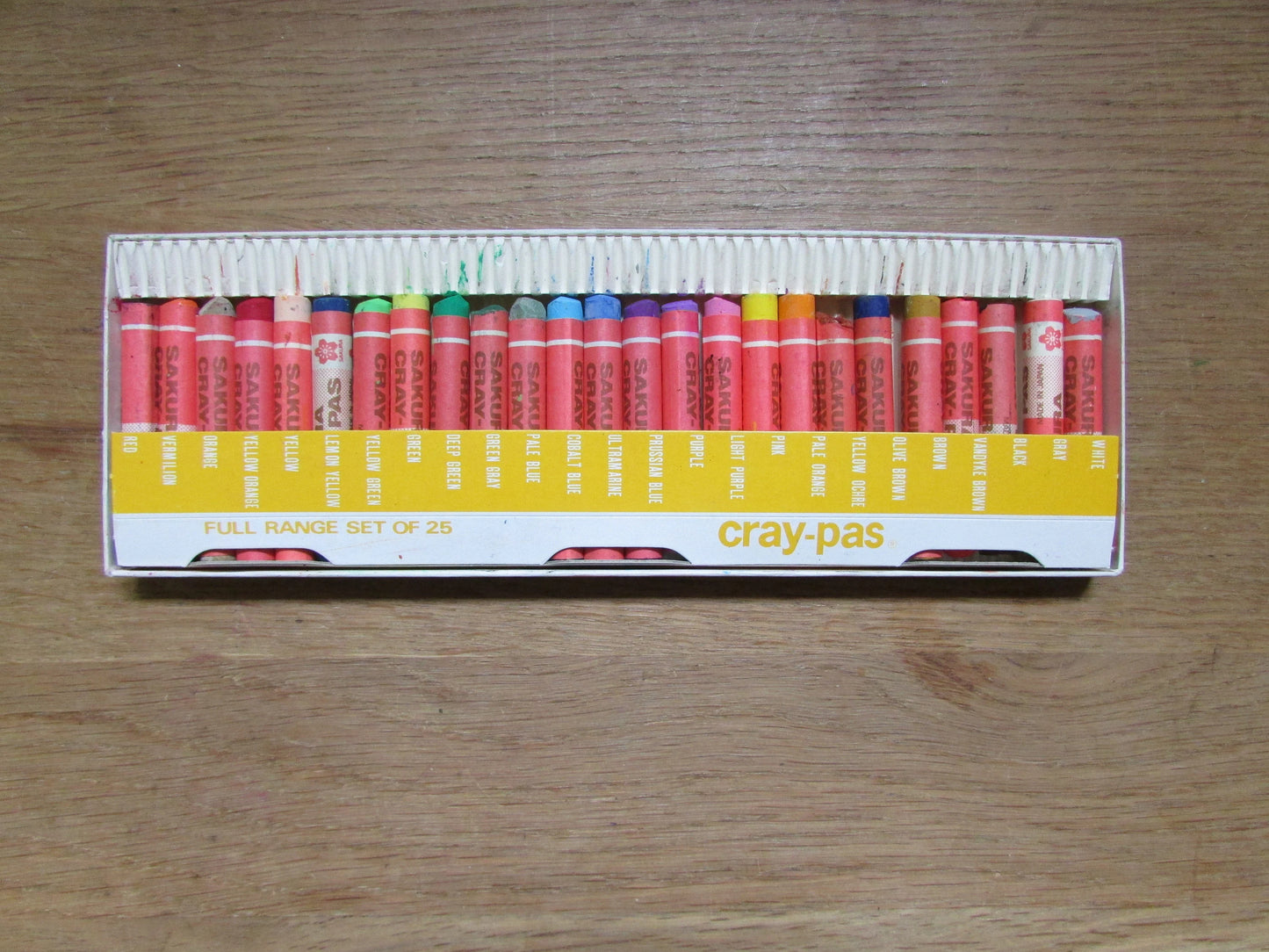 Used vintage Sakura Spectrum Original Oil Pastels, 25 colours