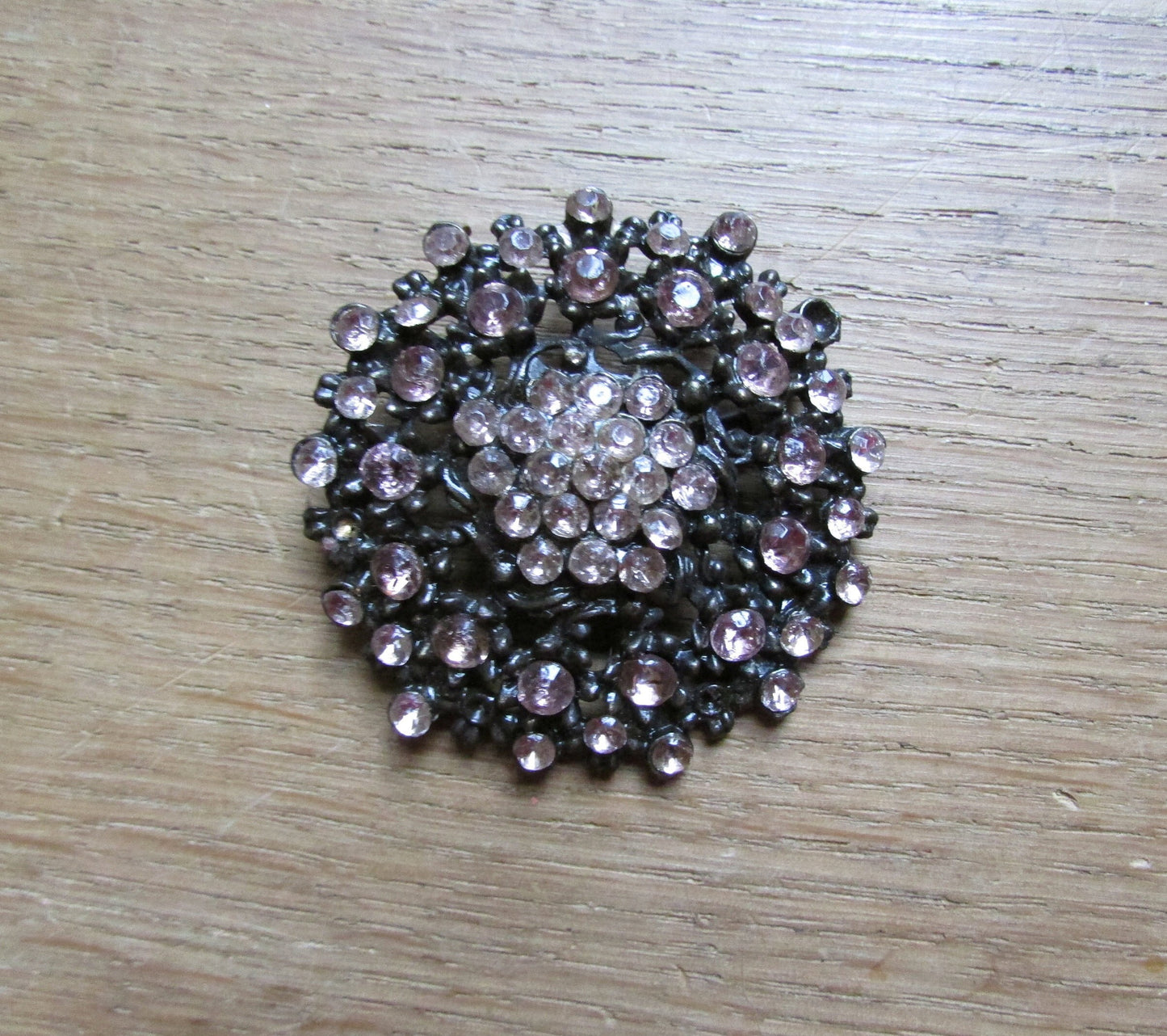 1940s metal flower round brooch with pink & clear diamanté