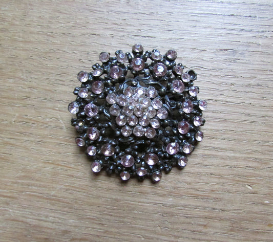 1940s metal flower round brooch with pink & clear diamanté