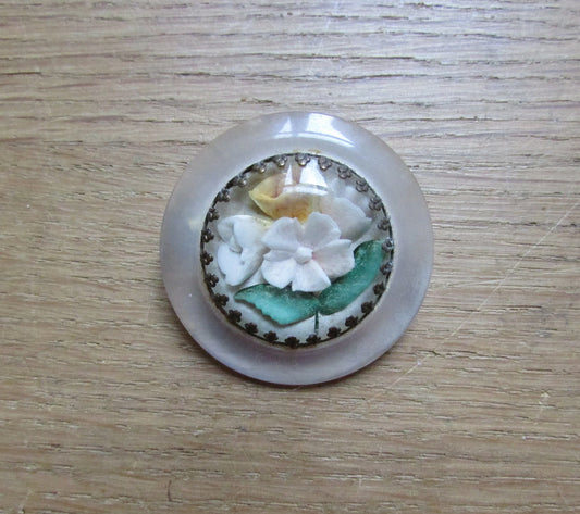 Vintage translucent resin set carved flowers round brooch