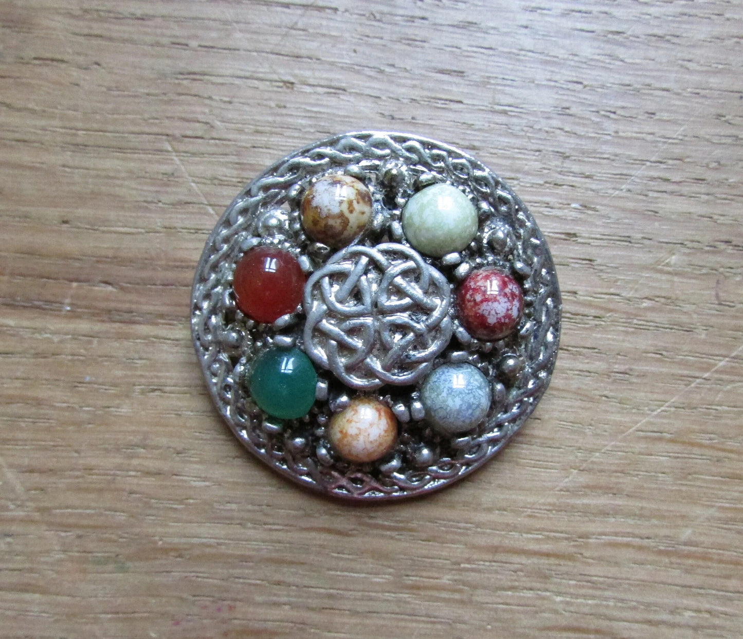 circa. 1960s Celtic-pattern shield silver-tone brooch with multicoloured agate, stamped WEINER