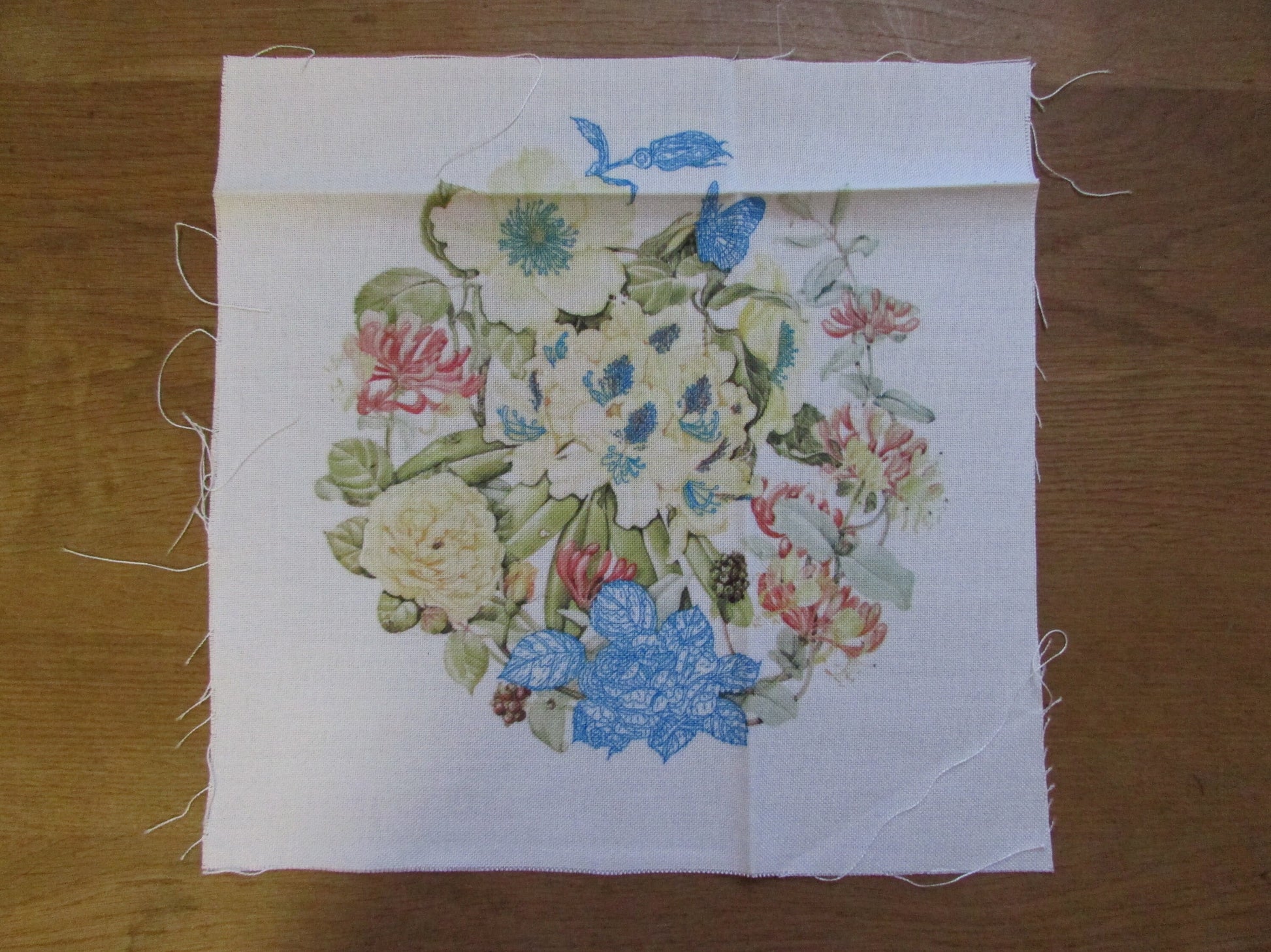 1988 Creative Editions PCC07 stitchery picture kit "Harmony in Peach"