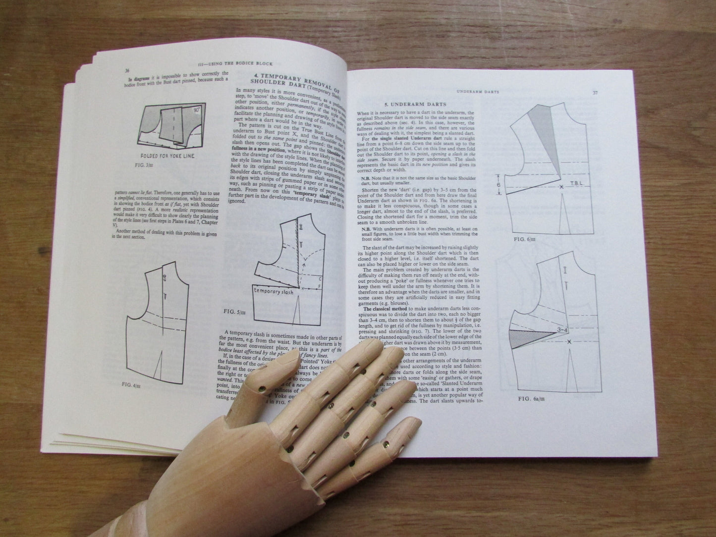 Dress Pattern Designing: The Basic Principles of Cut & Fit, by Natalie Bray (Softback, 1982)