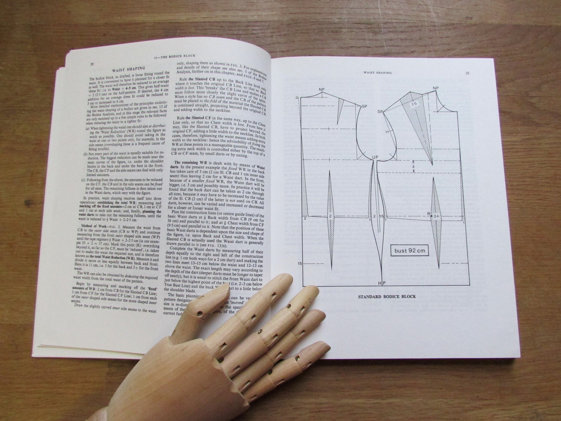 Dress Pattern Designing: The Basic Principles of Cut & Fit, by Natalie Bray (Softback, 1982)