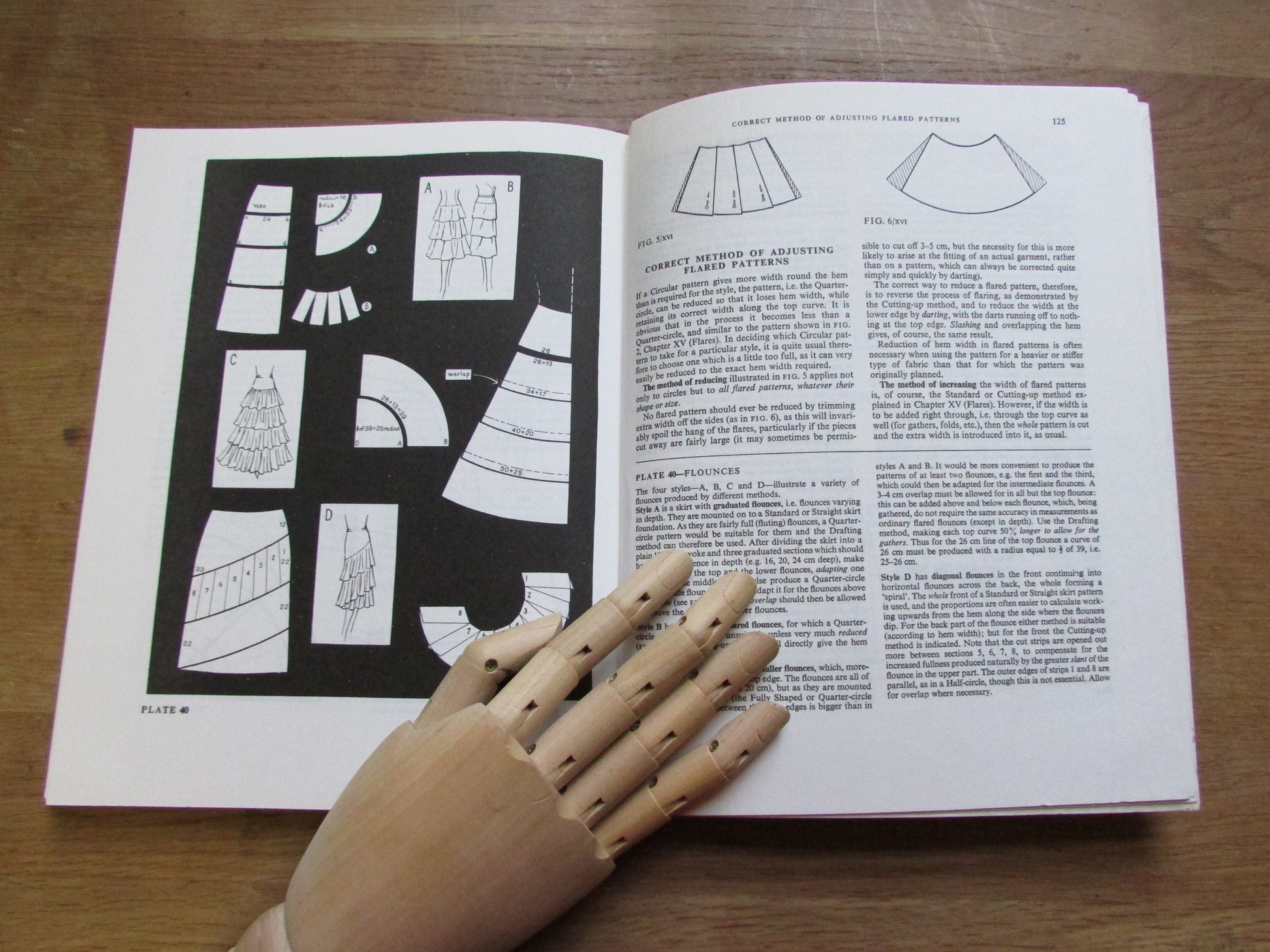 Dress Pattern Designing: The Basic Principles of Cut & Fit, by Natalie Bray (Softback, 1982)