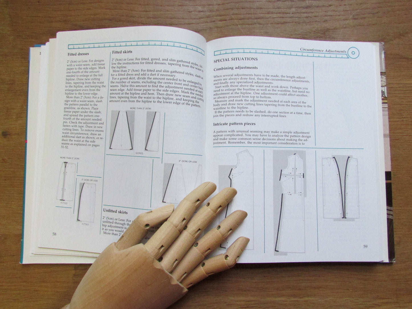 Vogue Fitting: the book of fitting techniques, adjustments & alterations, by Sandra Lenker (Hardback, 1984)
