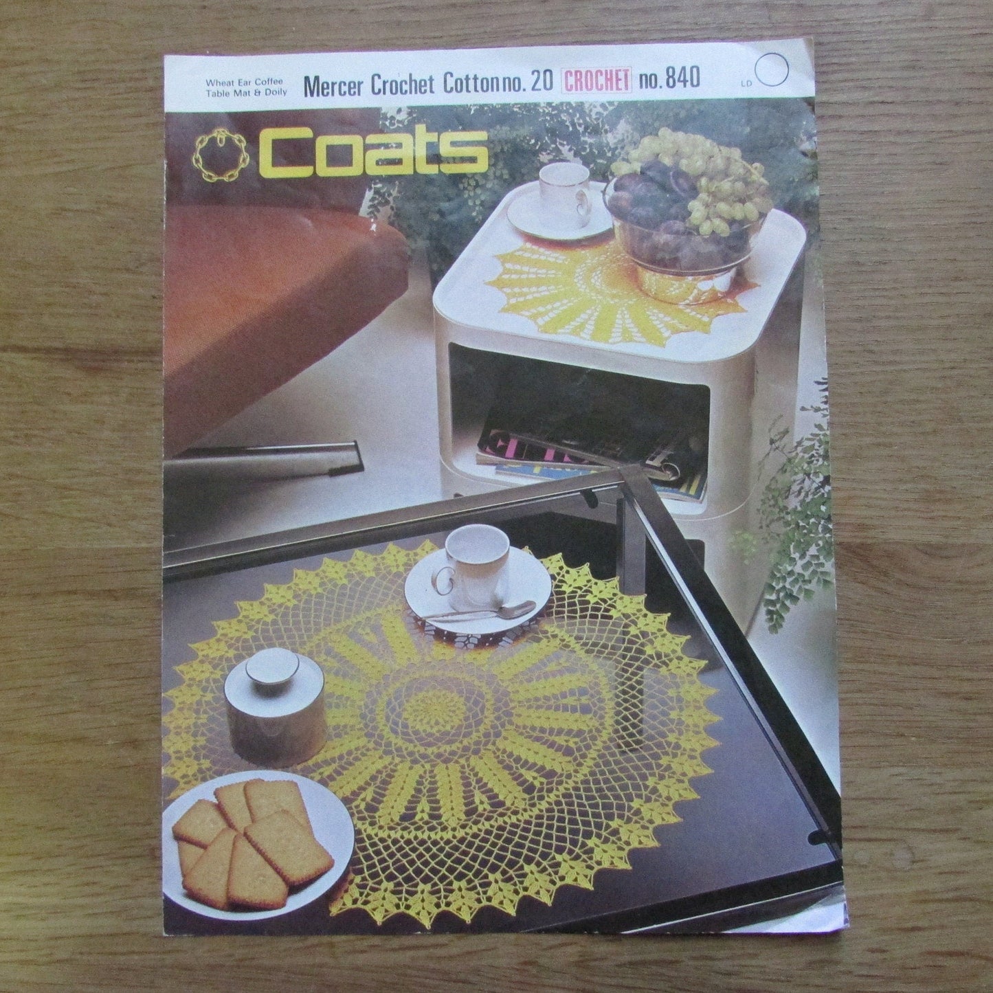 1981 Coats Crochet 840 pattern for Wheat Ear coffee tablemat & doily