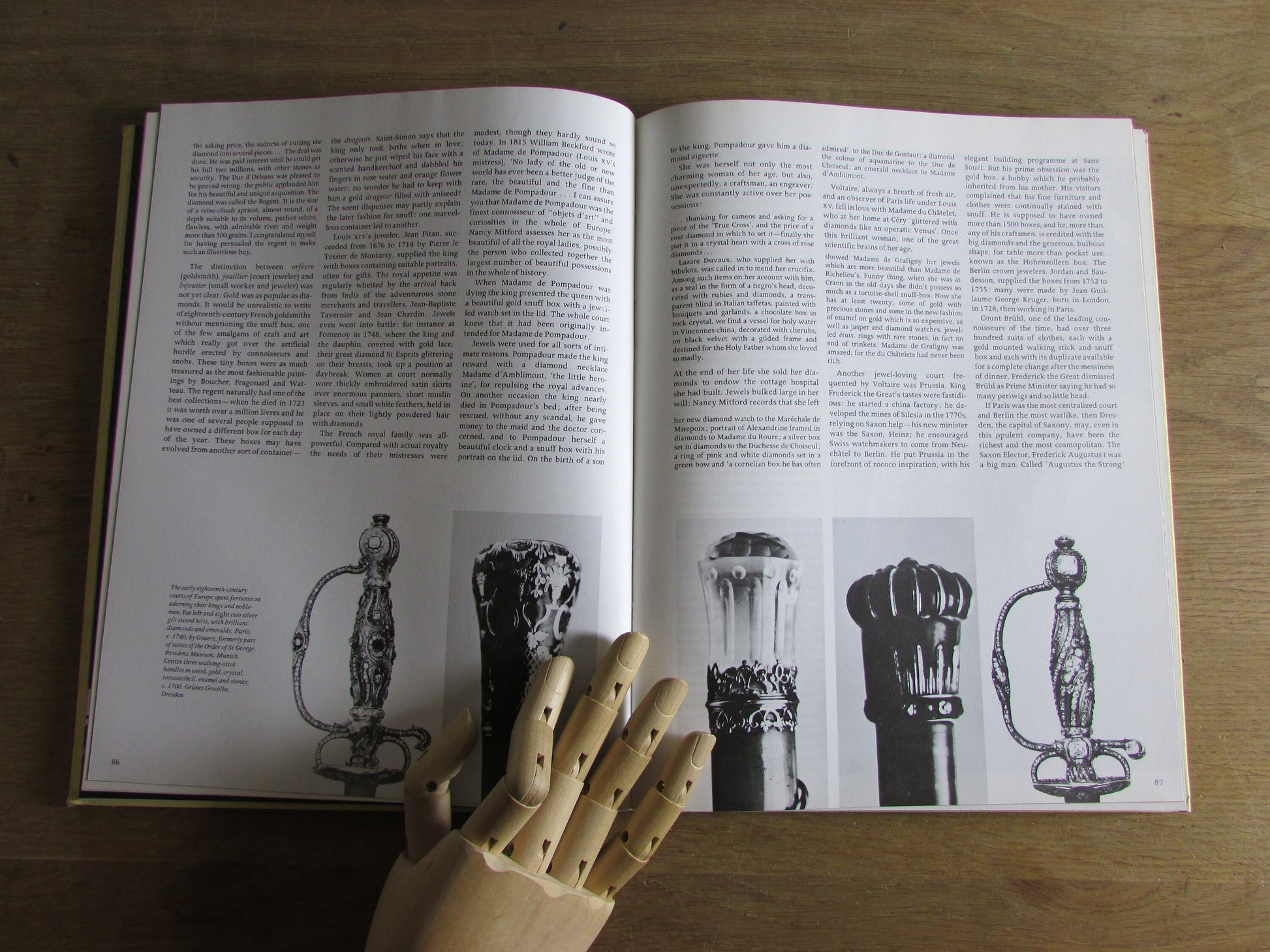 The Art of Jewellery; a survey of craft & creation, by Graham Hughes (Hardback, 1972)