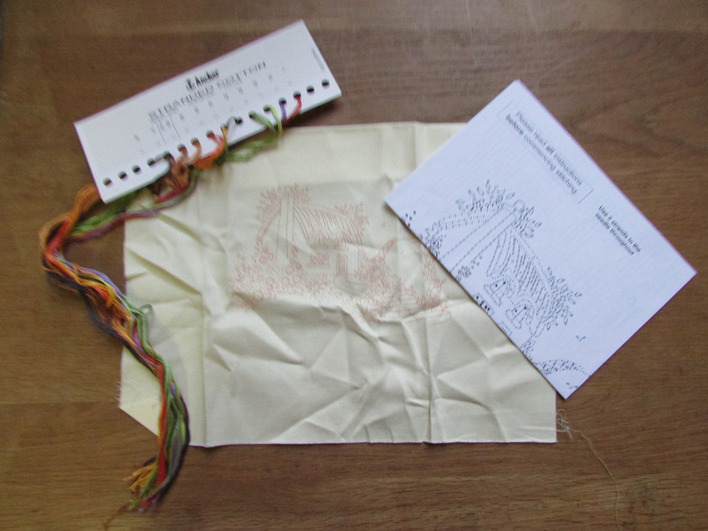 Vintage Anchor AK401 embroidery kit "Cottage"