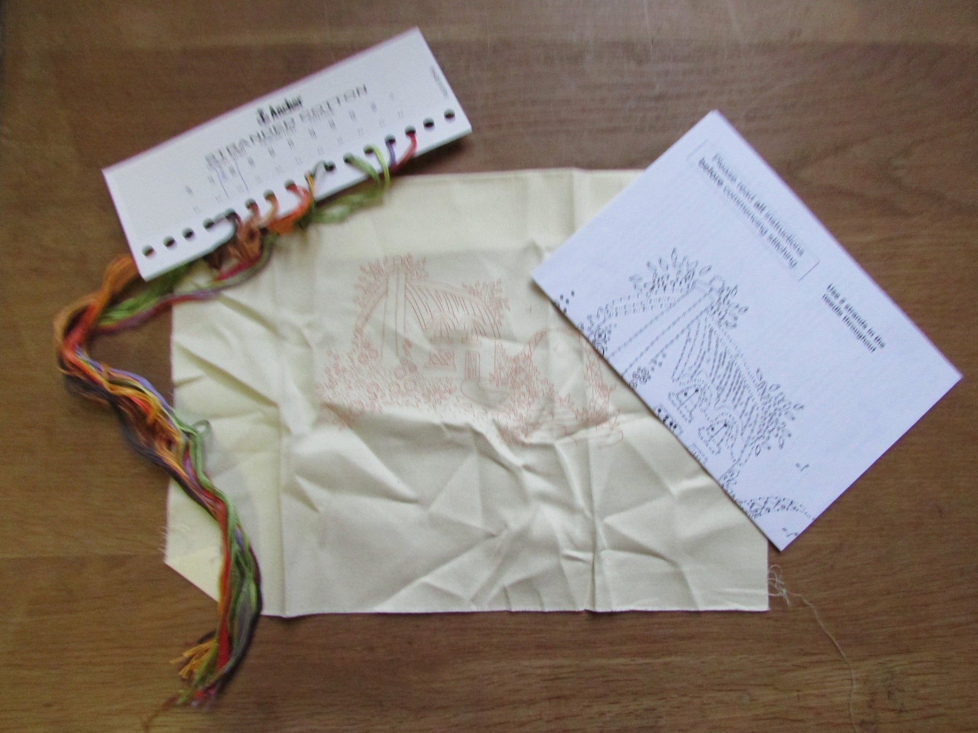 Vintage Anchor AK401 embroidery kit "Cottage"