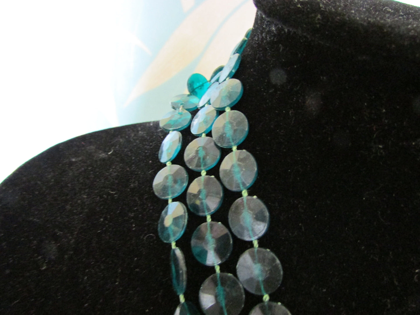 1970s emerald green lucite flat disc rope necklace