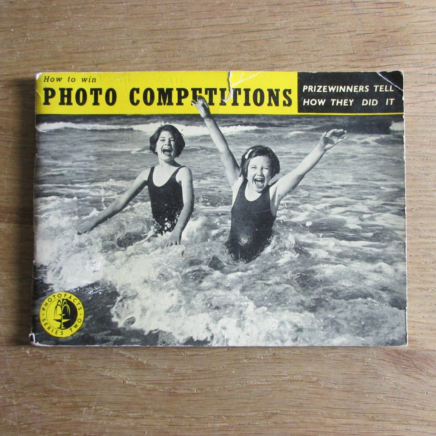 How to Win Photo Competitions, by Richard Gee (Softback, 1956)