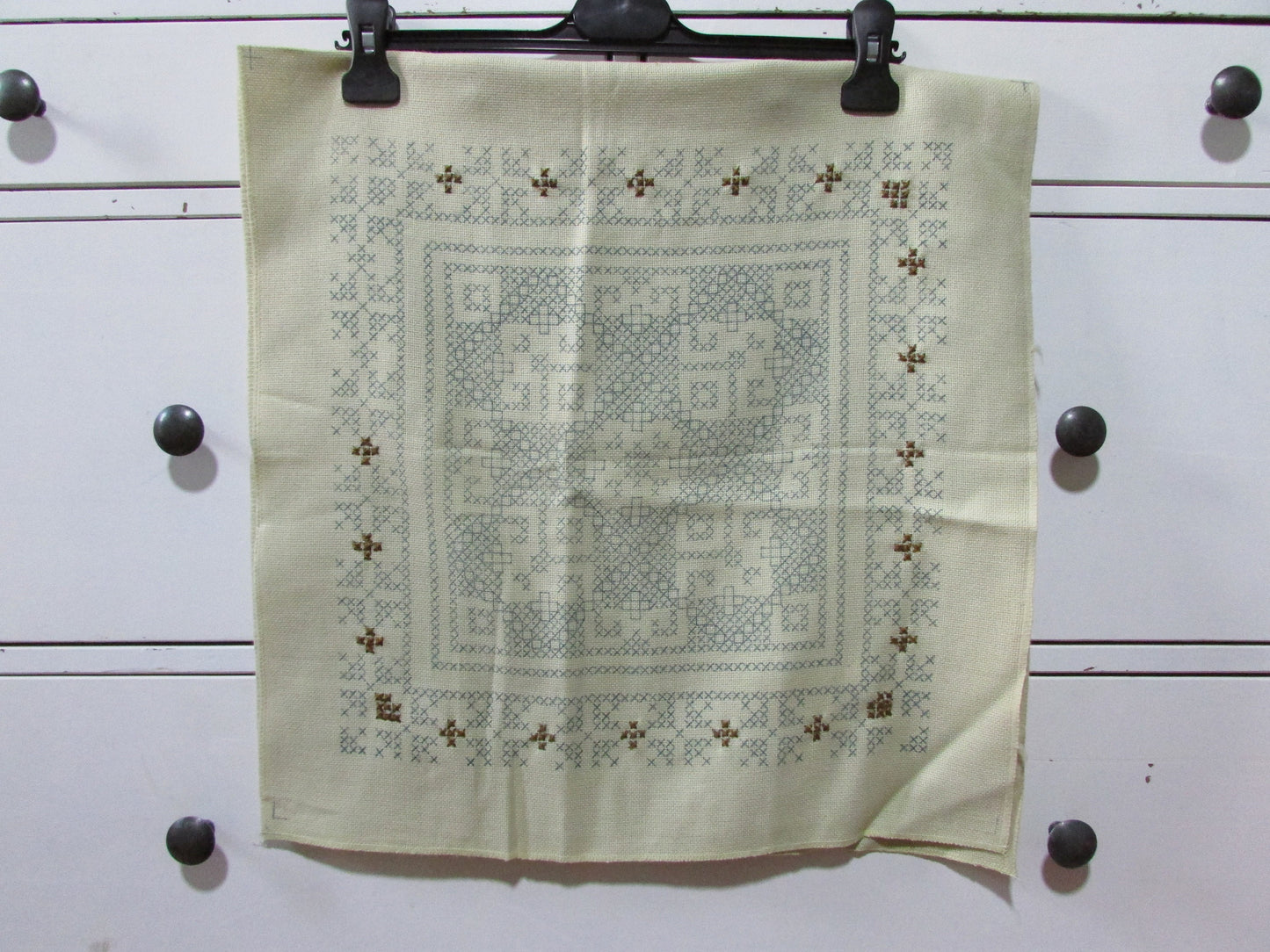 Vintage Lindhorst-Modell Tapisserie "Valenicia" cushion cover kit (part embroidered)