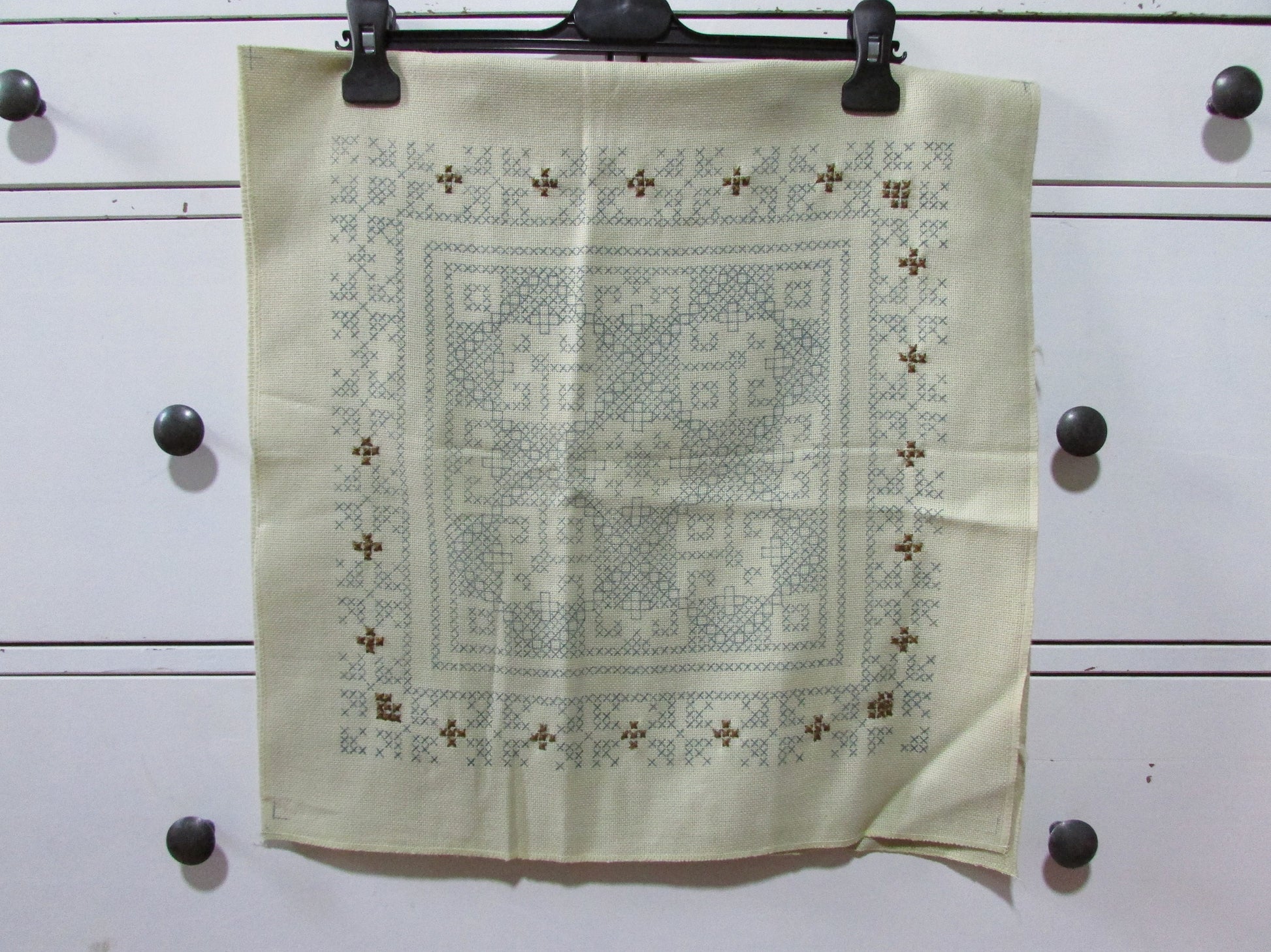 Vintage Lindhorst-Modell Tapisserie "Valenicia" cushion cover kit (part embroidered)