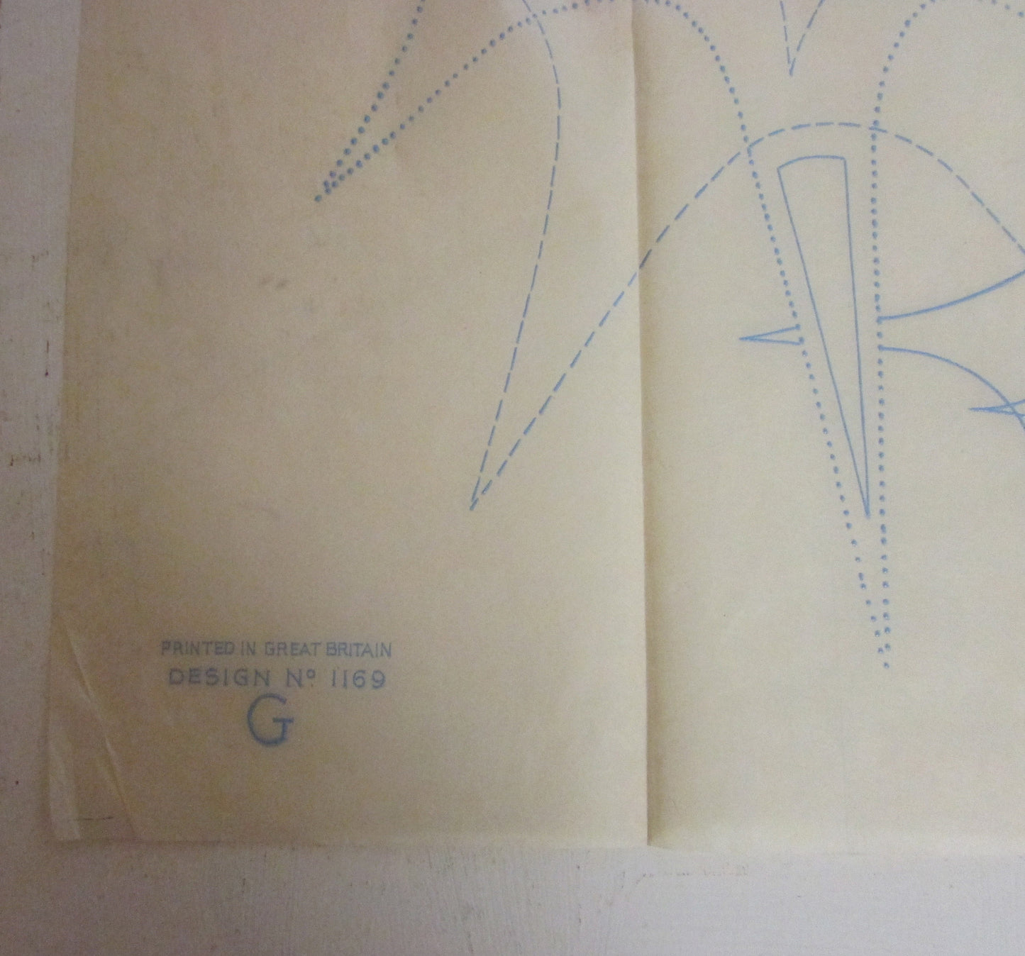 Unused vintage abstract flowers No.1169 G embroidery transfer