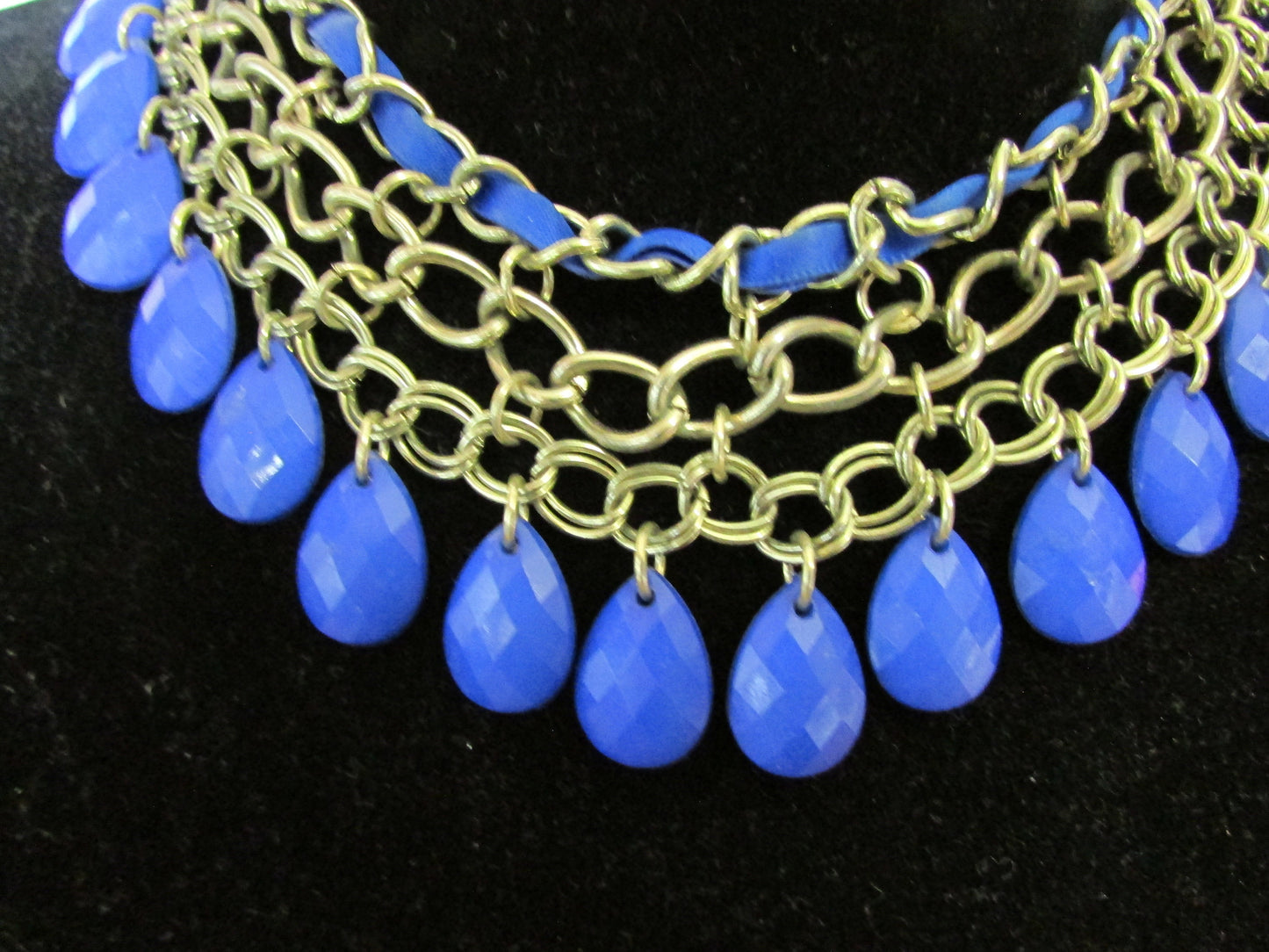 1980s electric blue & gold-tone chain link collar necklace