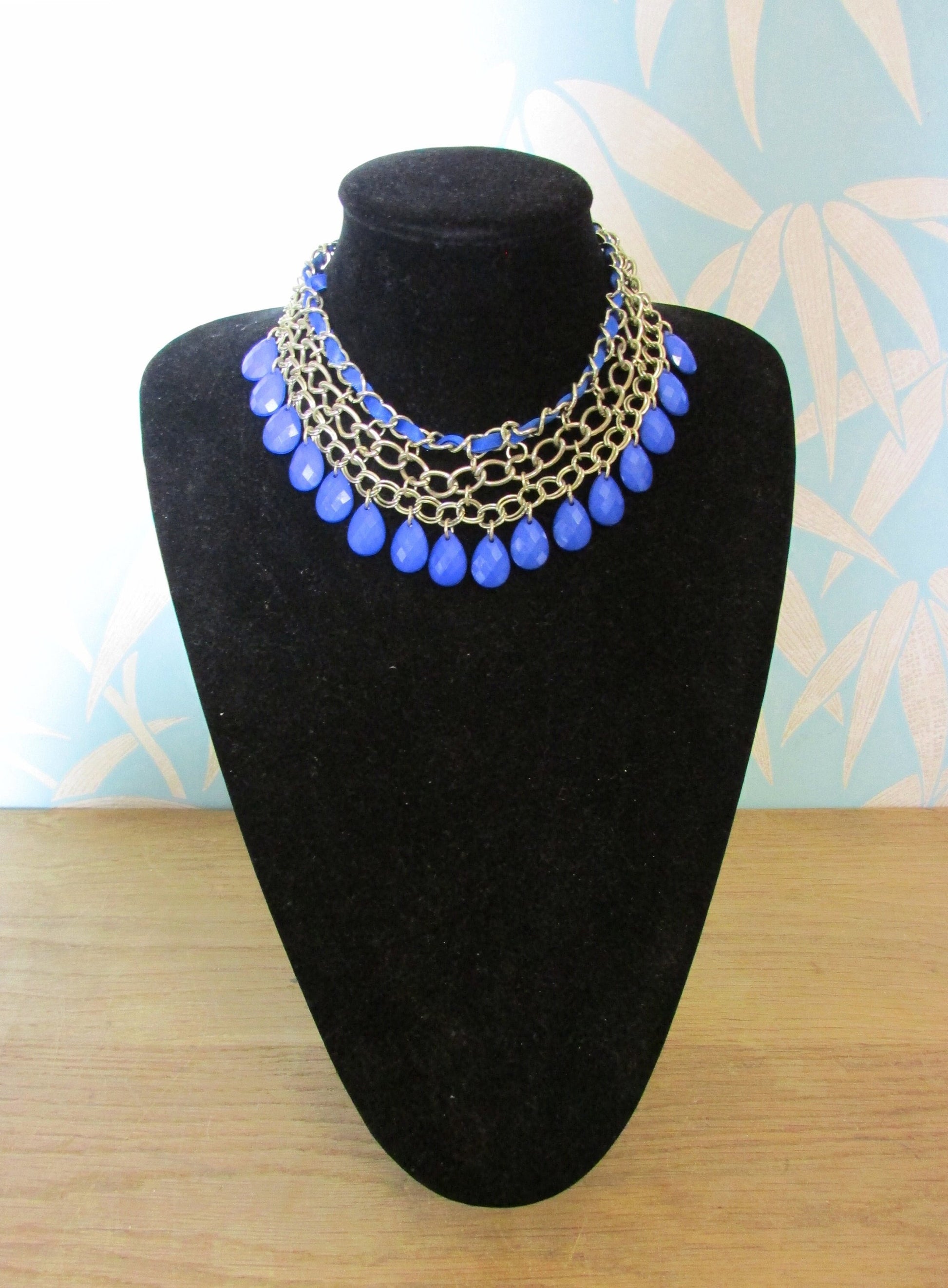 1980s electric blue & gold-tone chain link collar necklace