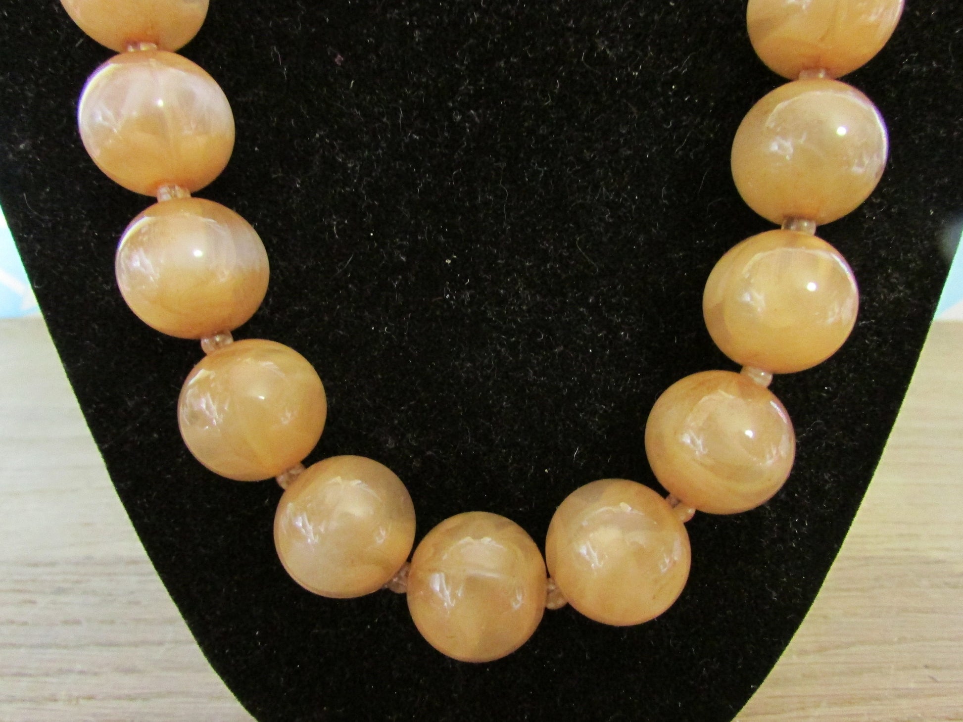 Vintage Art Deco-style graduated plastic marble-style bead necklace
