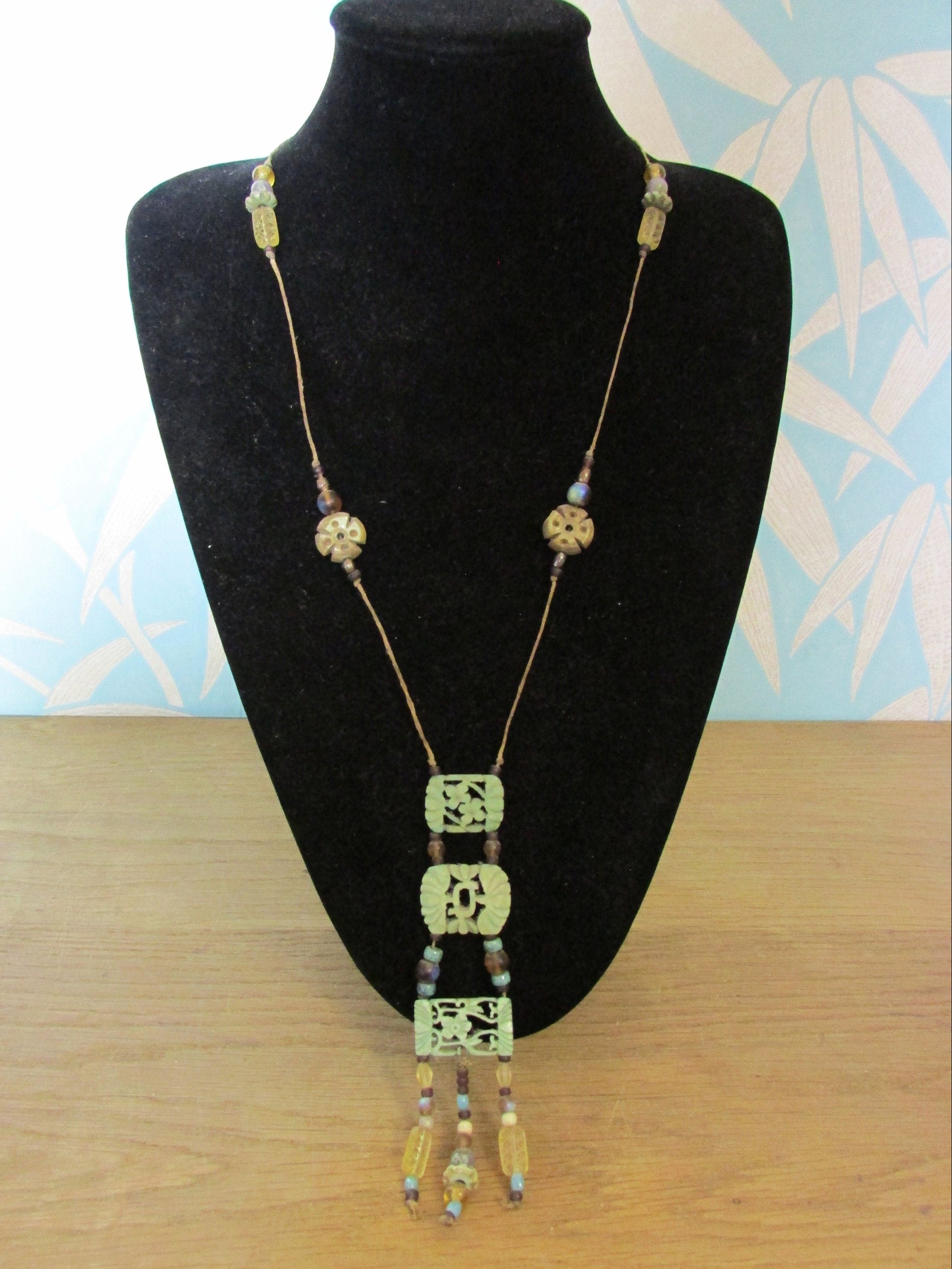 Vintage vertical carved jade triple pendant & bead rosary-style necklace