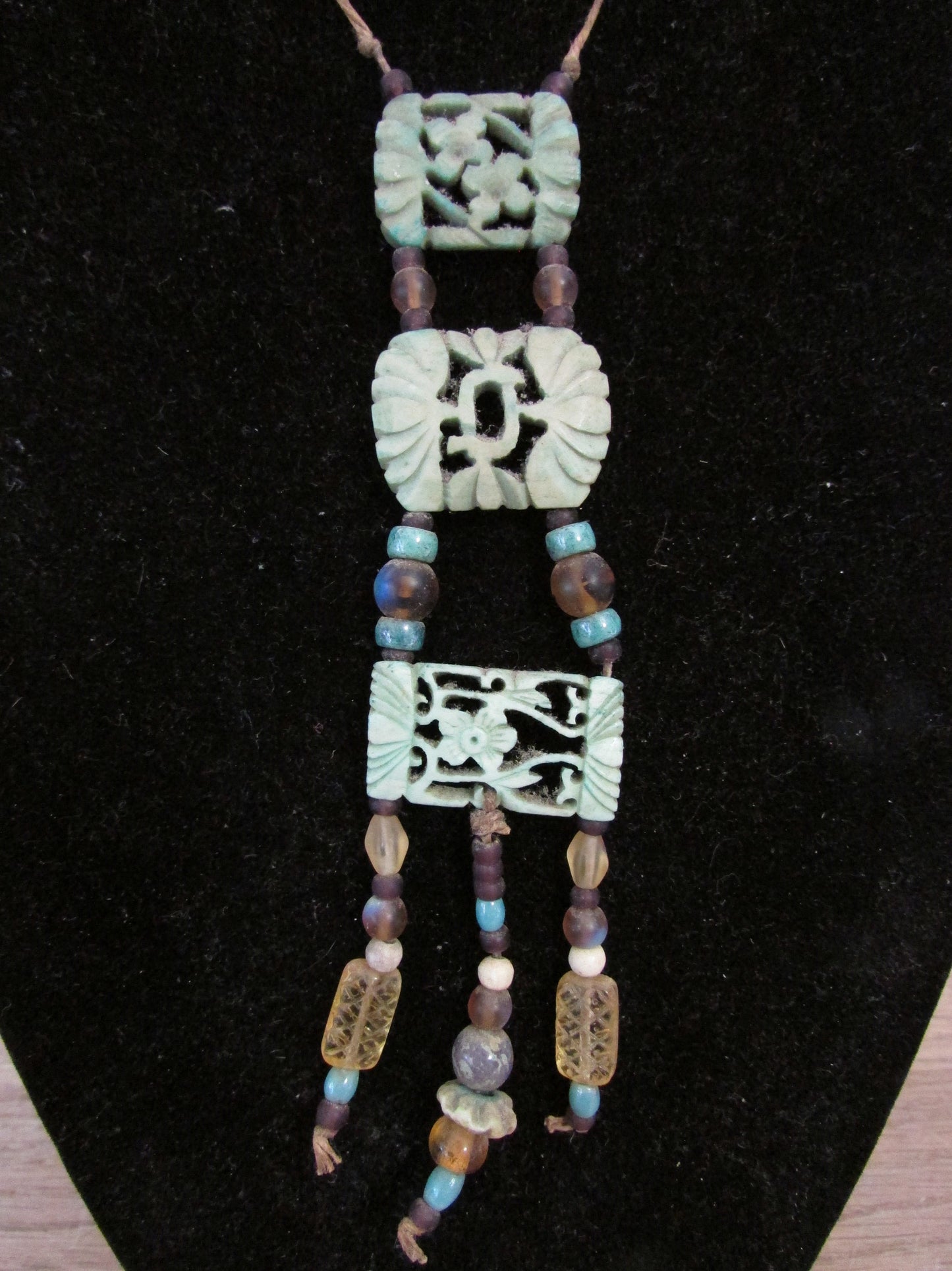 Vintage vertical carved jade triple pendant & bead rosary-style necklace