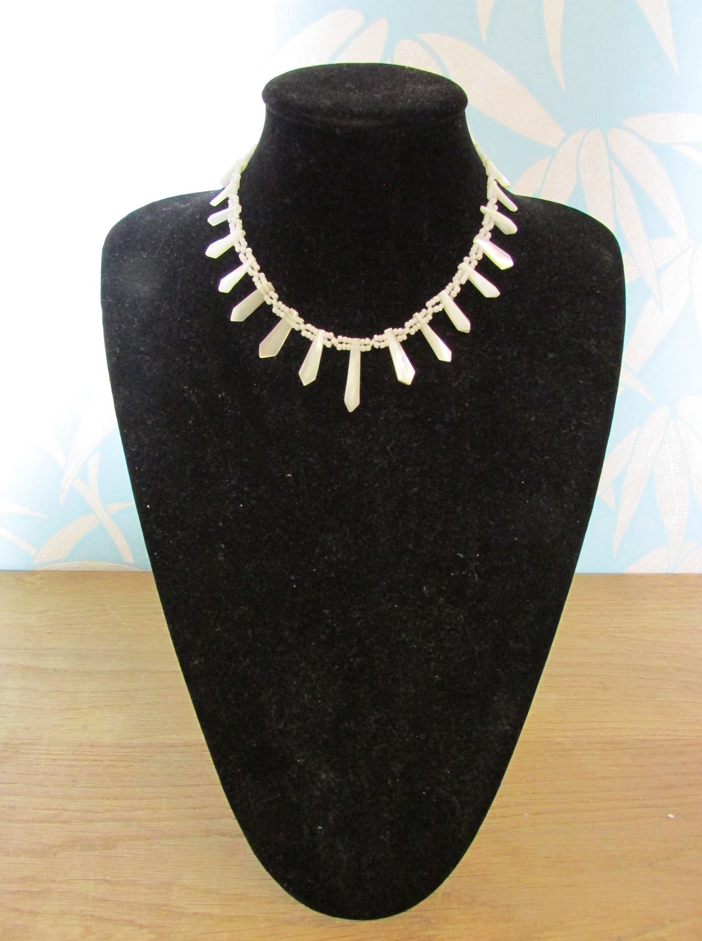 1970s/80s Mother of Pearl graduated sarcophagus drop seed bead necklace