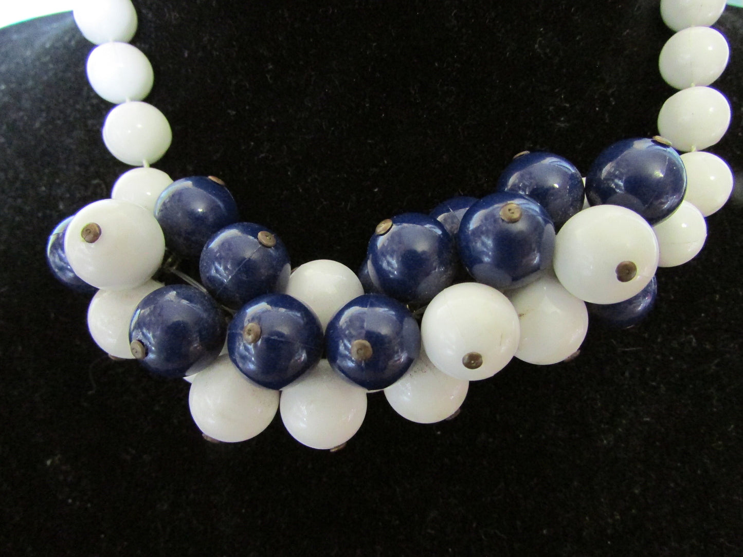 1960s blue and white cluster bead collar necklace
