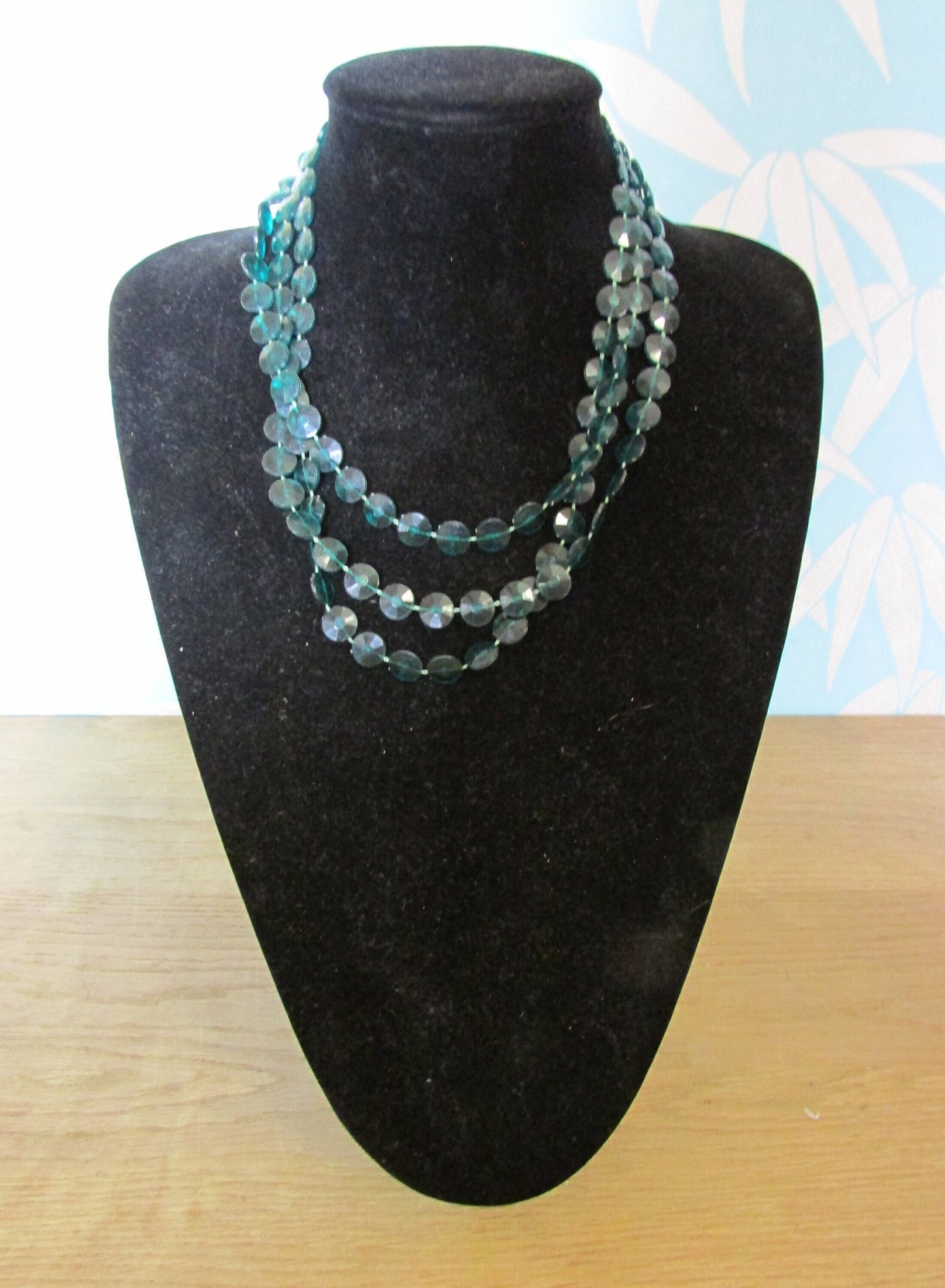 1970s emerald green lucite flat disc rope necklace