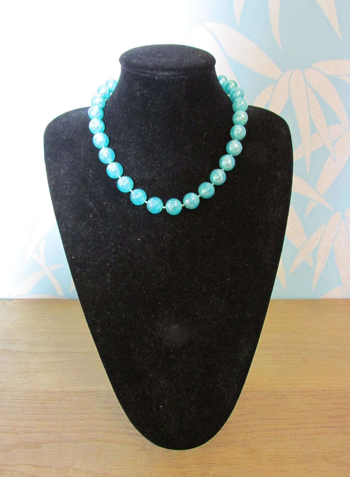 1960s teal green pearlised round plastic bead necklace