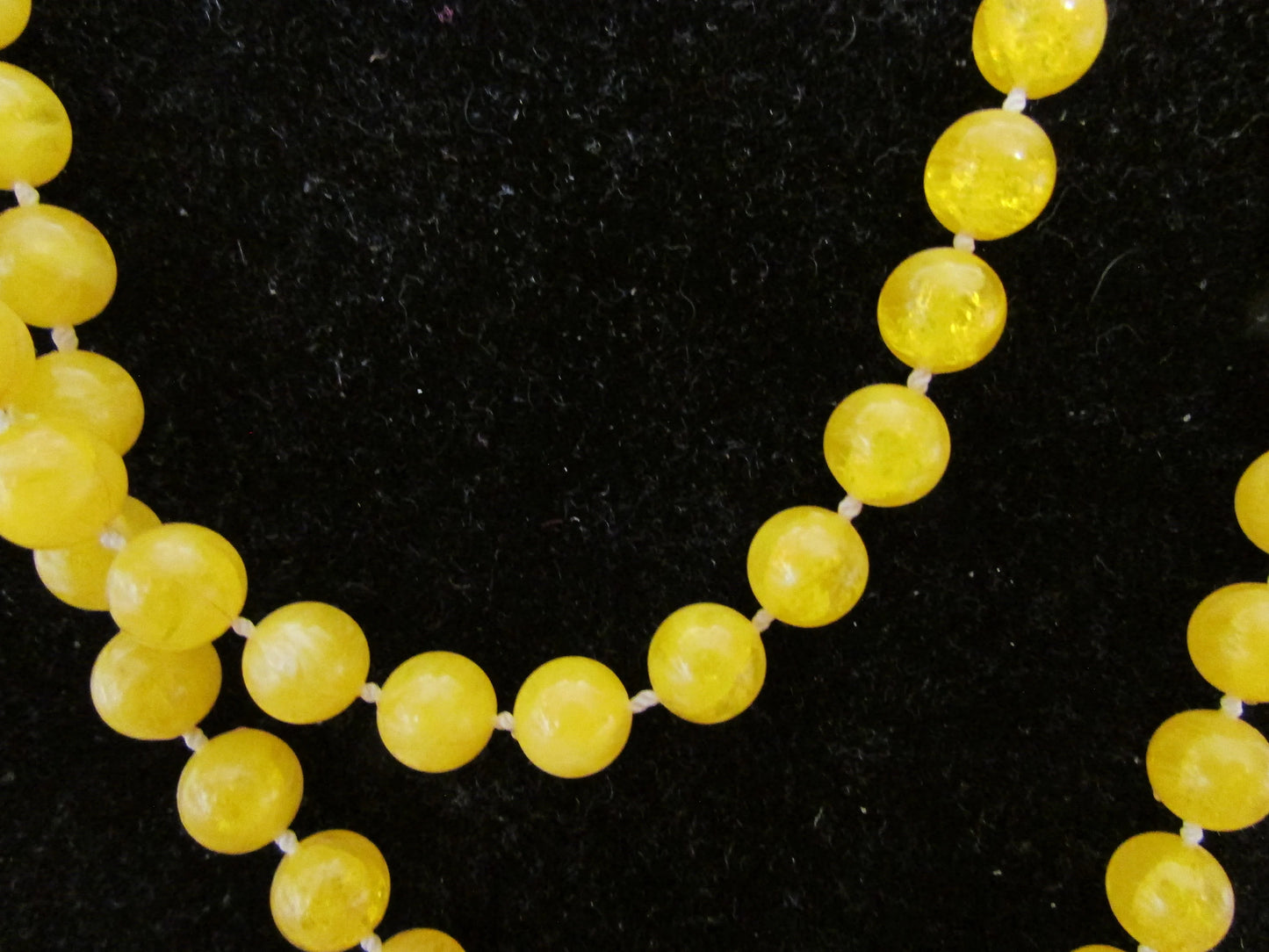 1950s yellow plastic round bead rope necklace with silver-tone spacers