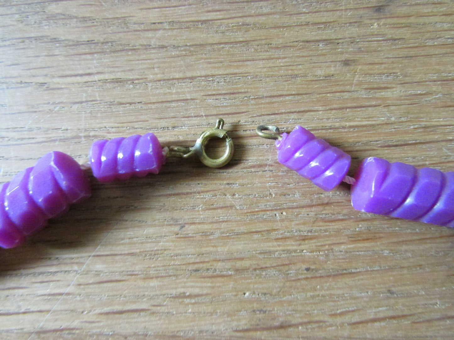 1960s purple moulded plastic textured barrel bead rope necklace