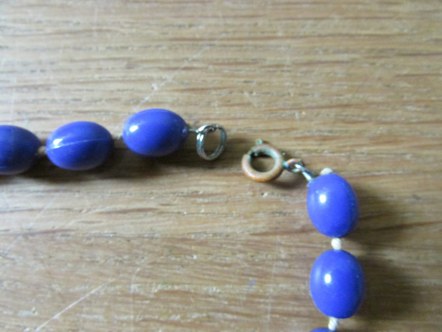1980s purple plastic graduating oval bead necklace