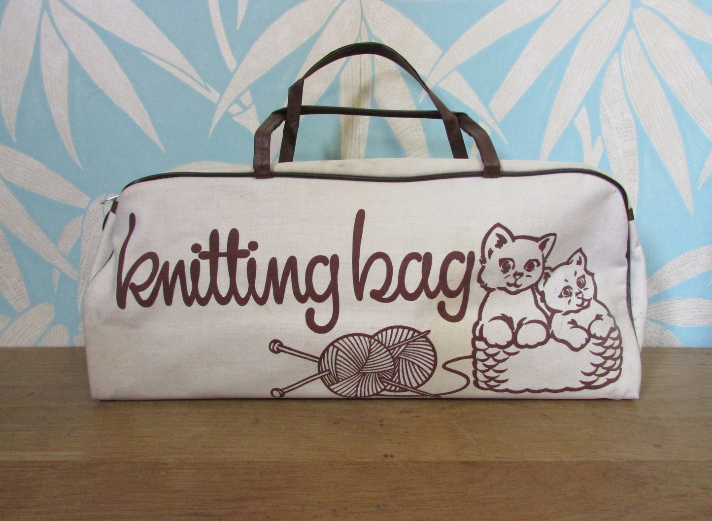 1970s canvas knitting bag depicting kittens and ball of wool