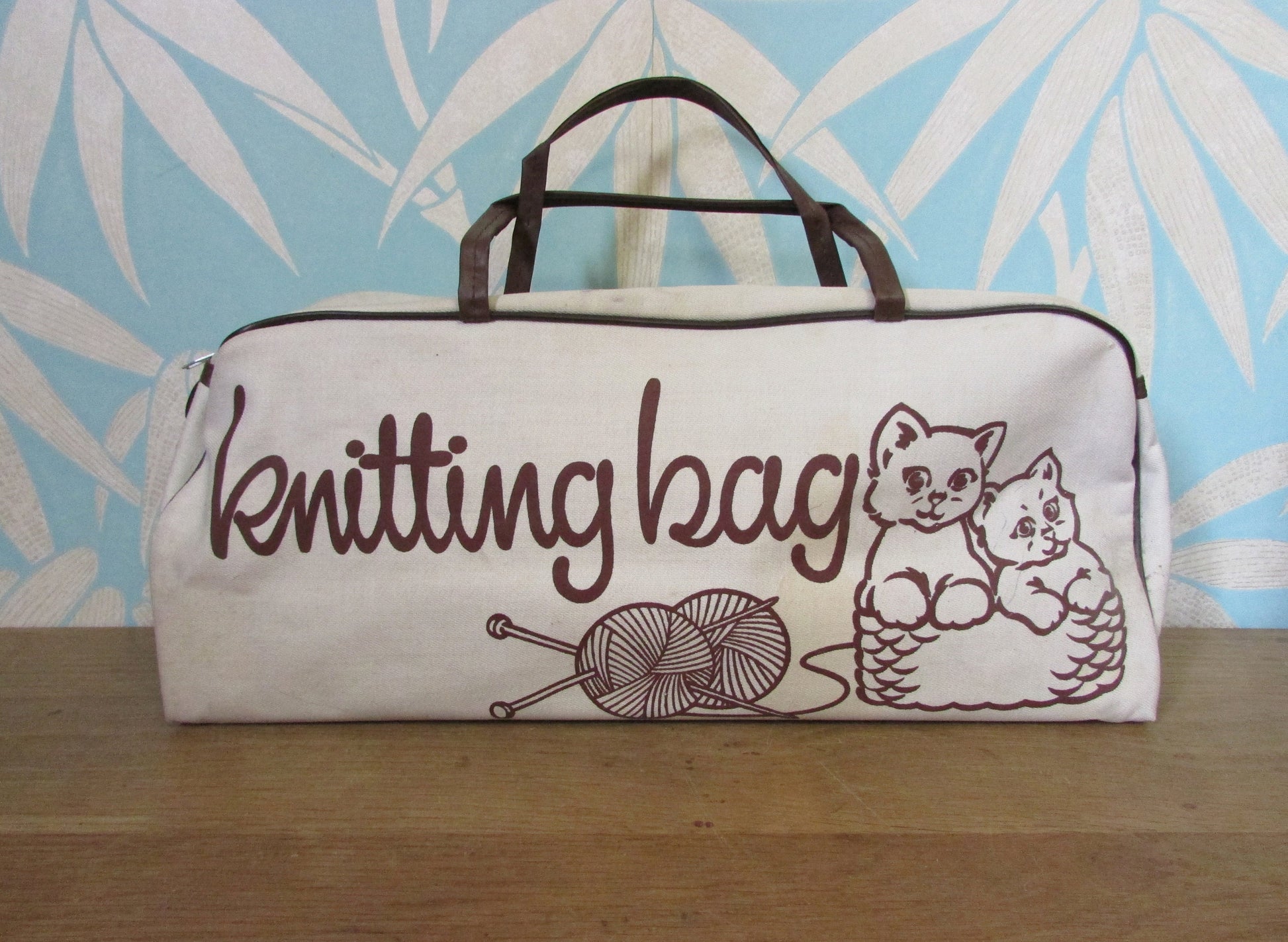 1970s canvas knitting bag depicting kittens and ball of wool