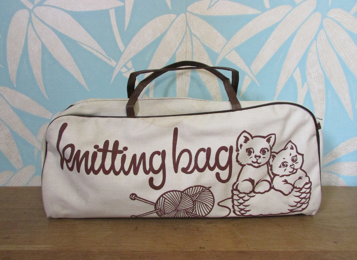 1970s canvas knitting bag depicting kittens and ball of wool