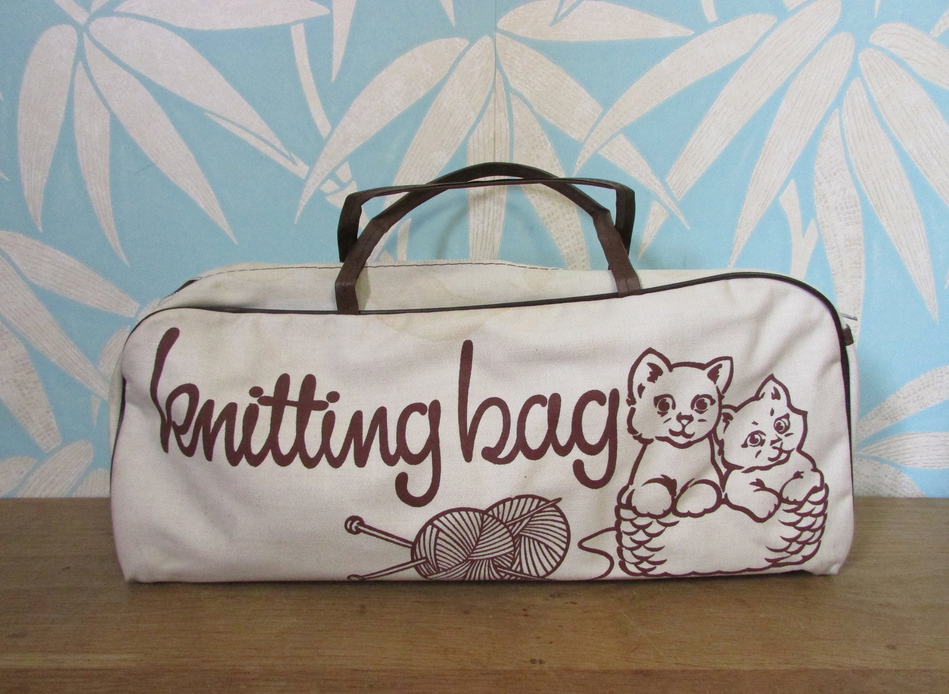 1970s canvas knitting bag depicting kittens and ball of wool