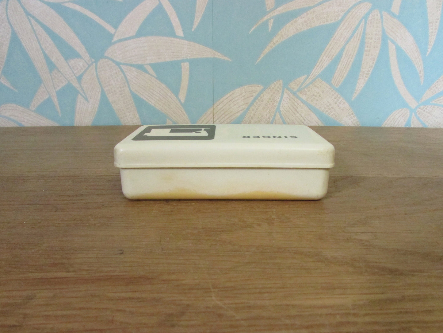 Collectable 1970s Singer hard plastic case containing sewing machine accessories