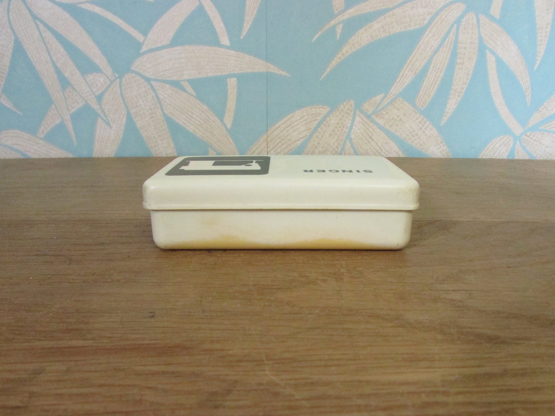 Collectable 1970s Singer hard plastic case containing sewing machine accessories