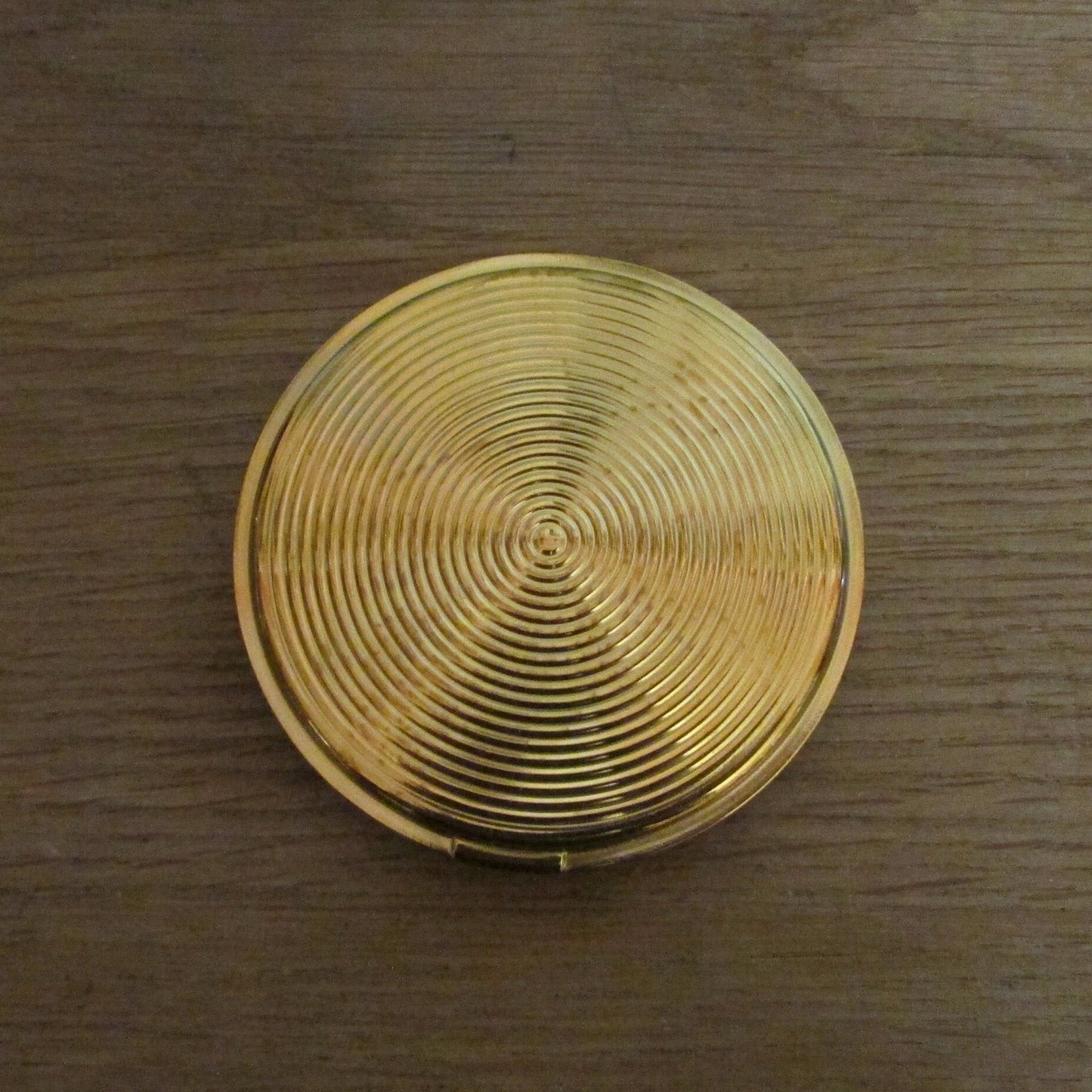 1960s unused Mascot gold-tone floral powder compact