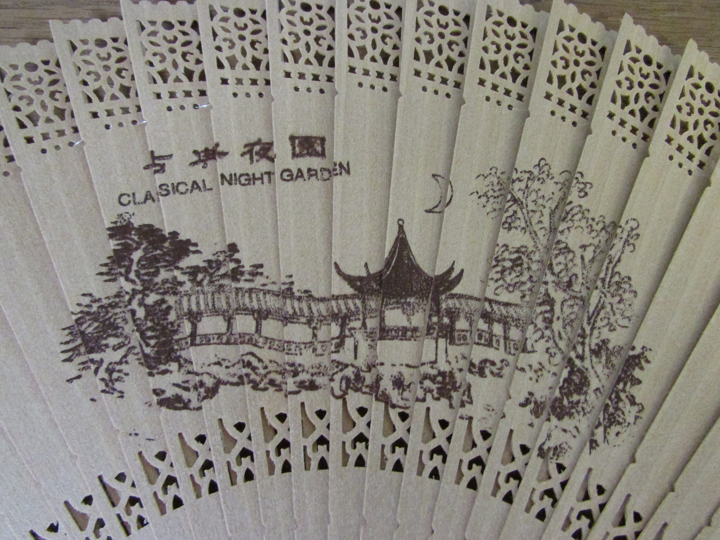 circa. 1960s/70s Chinese sandalwood hand fan with original glass-lidded presentation box