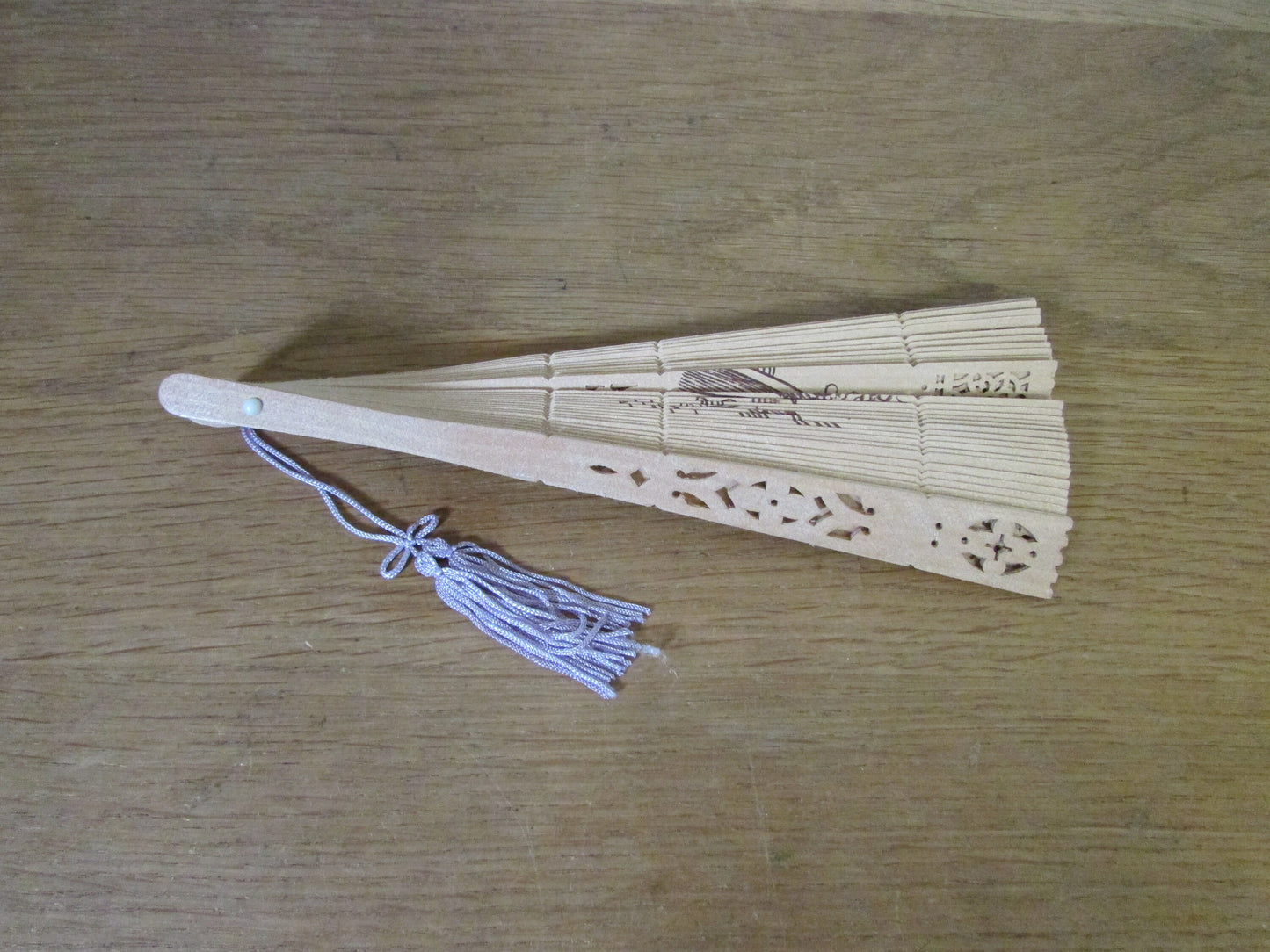 circa. 1960s/70s Chinese sandalwood hand fan with original glass-lidded presentation box