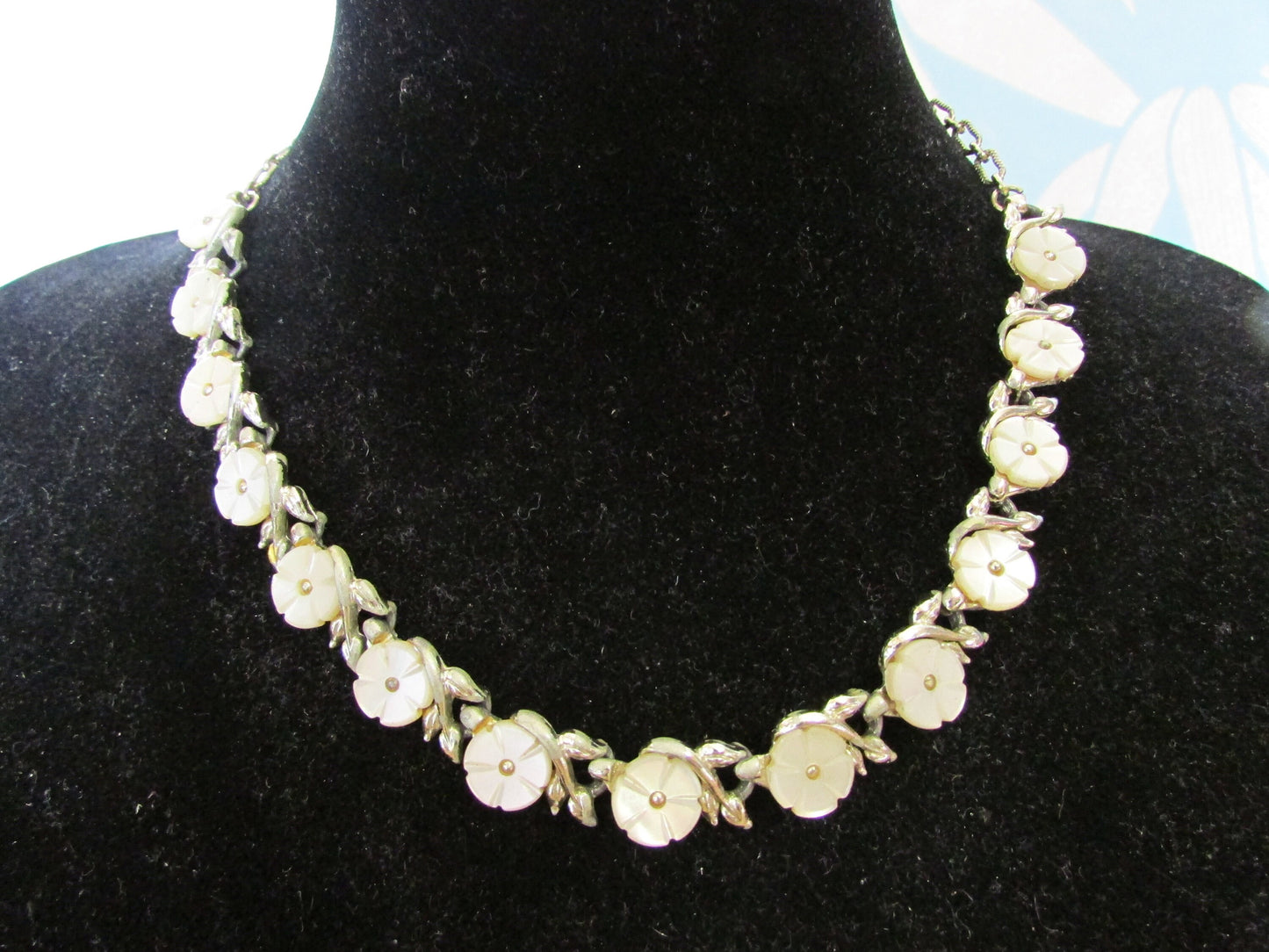 1960s Jewelcraft-style silver-tone & Mother of Pearl flower clasp necklace